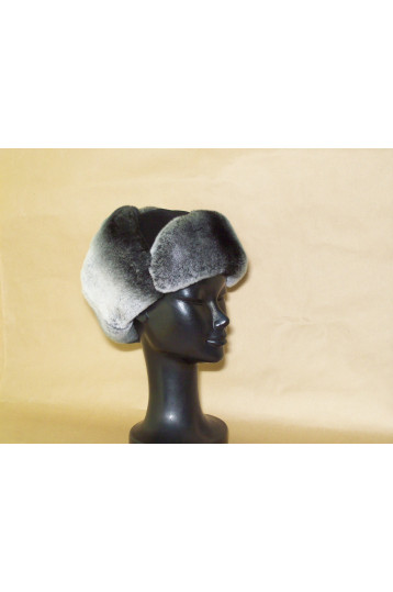 Женская шапка из меха кролика черно-белого цвета с замшевым верхом